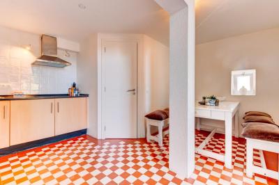 Woonkamer en keuken van appartement in de Algarve