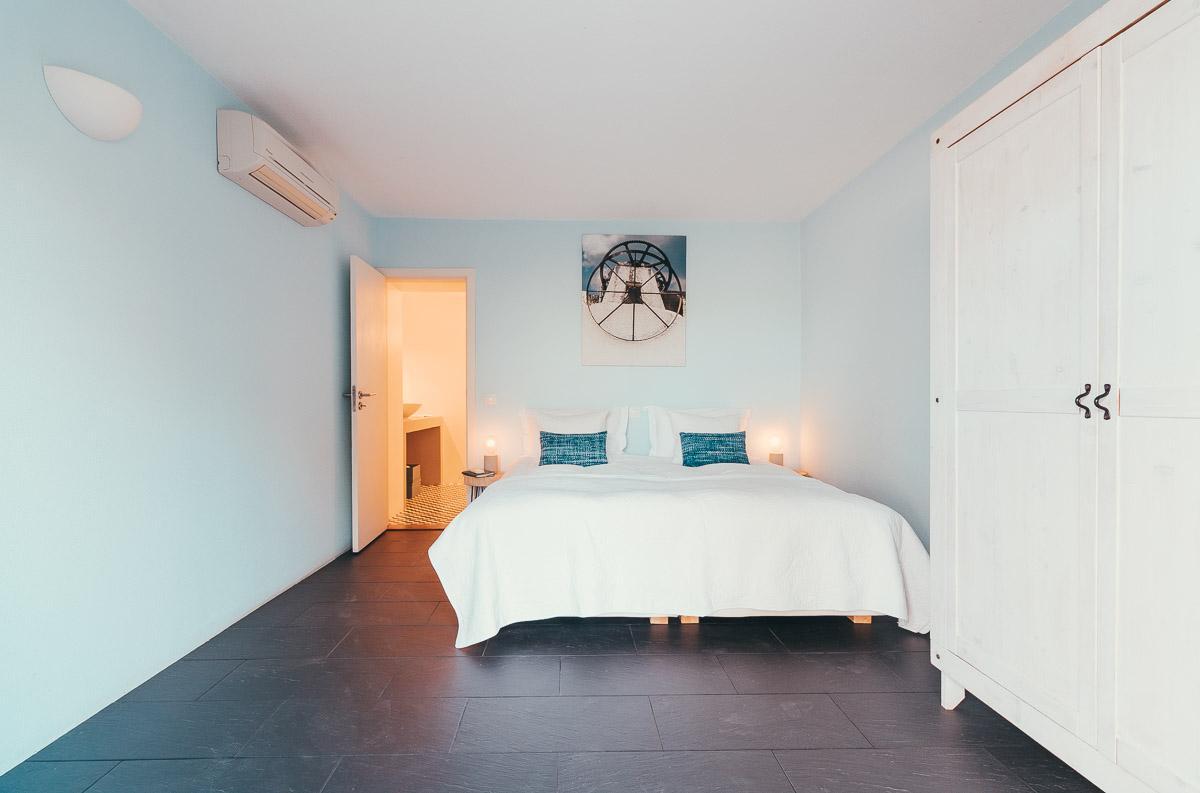 one of the comfort rooms Casa Porta Azul