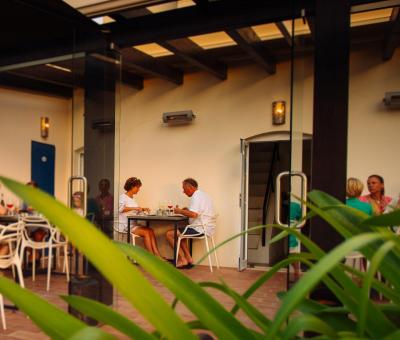 Dinner on the terrace of Casa Porta Azul