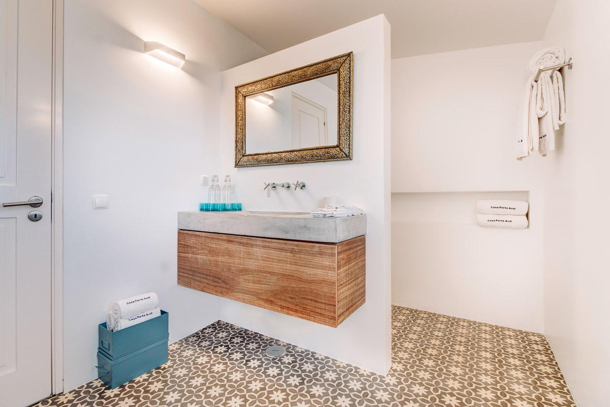 Penthouse appartement with large sink. 